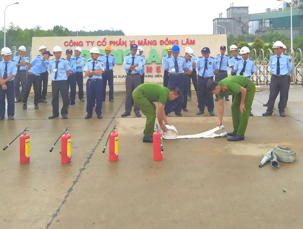 Nhân viên bảo vệ Trí Dũng tập huấn phòng cháy chữa cháy