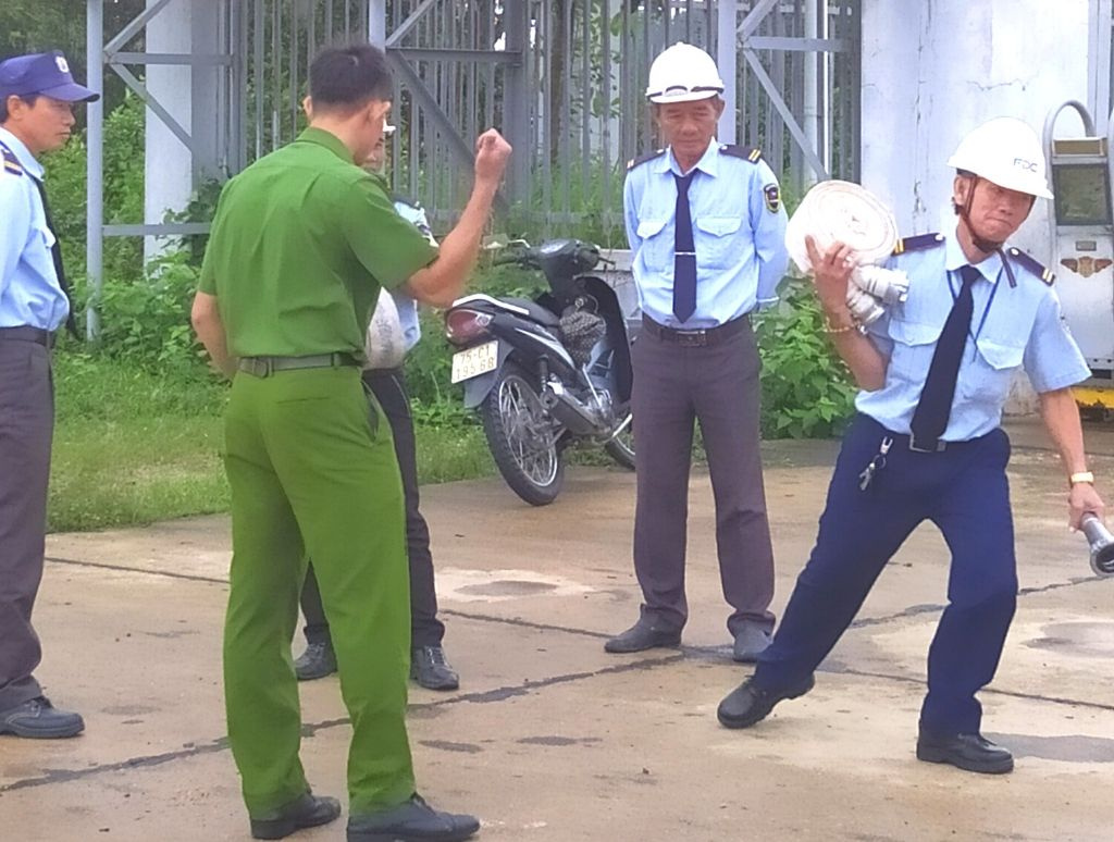 Nhân viên bảo vệ Trí Dũng tập huấn phòng cháy chữa cháy